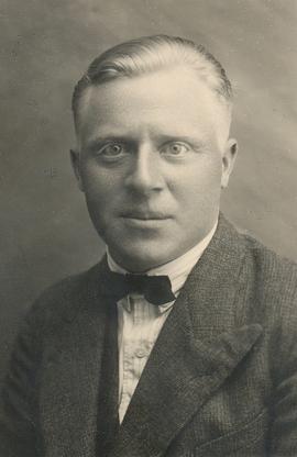 Arnljótur Ólafsson Pétursson (1913-1973) bifreiðastjóri, síðast bús. á Seltjarnarnesi.