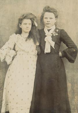 Steinvör Sigríður Guðrún Kristófersdóttir (1924-2005) og Margrét Aðalheiður Kristófersdóttir (192...