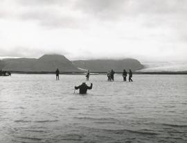 Vað yfir Hvítárvatn við Langjökul