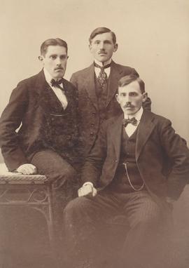 Ólafur (1893-1982), Jón (1891-1921) og Bjarni (1890-1970)-Björnssynir (1866-1938) frá Núpsdalstungu