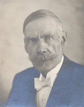 13807b-Einar Jón Pálsson (1856-1929) húsameistari.tif