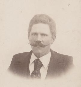 3142-Jónas Jónsson (1863-1908) vm Sýslumannshúsi Blönduósi-drukknaði í Blöndu