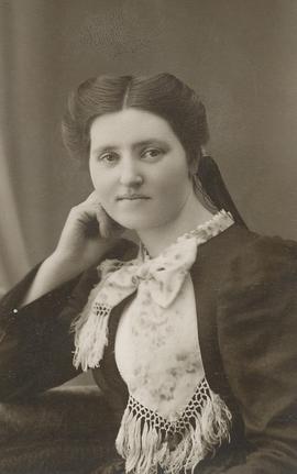 1246-Guðrún Sólborg Torfadóttir (1888-1924) óg vk Kollsvík á Rauðasandi 1920