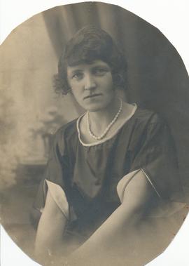 3175-Elín Theódórsdóttir (1886-1935)-kona Skúla Jónssonar Kaupfélagsstjóra Blönduósi-foreldrar Þo...