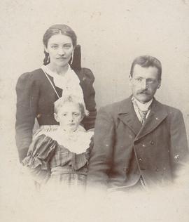 Ingunn Jóhannesdóttir (1880-1915), Ingólfur Jóhannesson (1874-1946) og Ingibjörg Jóhanna (1900-19...