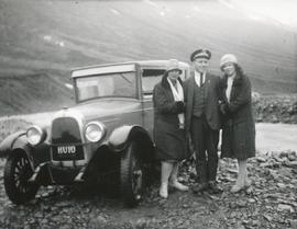 Unnur Ljósbjörg Benediktsdóttir (1902-1925), Klemens Þórðarson (1888-1961) Blönduósi, ók kona