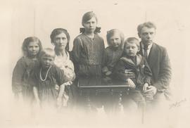 Ólafía B Jónsdóttir (1884-1965) saumakona og Jón Sveinbjörn Sæmundsson (1884-1965) Reykjavík og b...