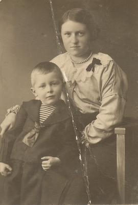 Jakobína Þuríður Sighvatsdóttir (1899-1924) Vestm og Pétur Magnússon (1911-1949) læknir Rvk