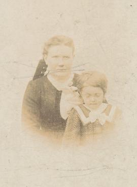 Ragnheiður (1878-1905) og Margrét Jónína (1892-1984) Jakobsdætur frá Sigríðarstöðum Vesturhópi