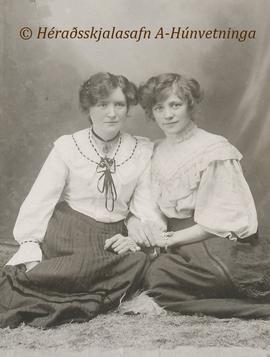 Elinborg Björnsdóttir (1886-42) Kýrholti og Anna Sigurðardóttir (1881-1962) Viðvík