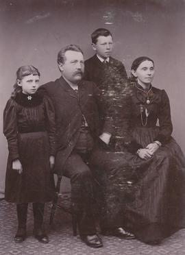 04427-Stefán Jónsson (1856-1910) verslunarstjóri Sauðárkróki-Ólöf Hallgrímsdóttir (1855-1901)-Jón...