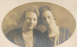 3394-Helga (1896-1969) og Jórunn Anna (1899-47) Jónsdætur-frá Öxl