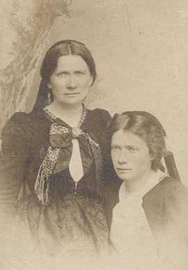 Ingunn Jónsdóttir (1855-1947) og Guðrún Anna Björnsdóttir (1884-1973) Kornsá