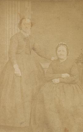 Andrea Metta Elísabet Margrét Hermannsdóttir Fischer (1844-1906) og Sophia Magdalena Magnúsdóttir...