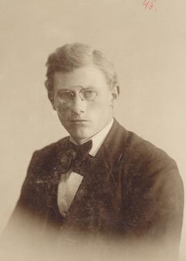 04695-Páll Óskar Einarsson (1891)-(sami og nr 4696)-byggingameistari