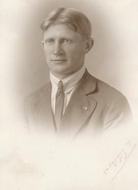 Magnús Johnson (1883-1966) [Mangi bróðir] bóndi við Gull Lake Sask