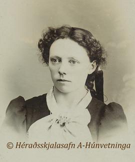 Kristín Bjarnadóttir (19.9.1882 mt 1910) (19.9.1883 mt 1920) vk Sauðanesi 1920, frá Illugastöðum ...