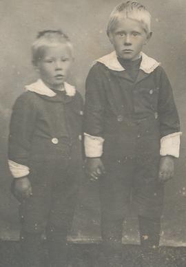 Jóhannes (1909-20) og Sigurgeir (1908-76) Karlssynir frá Bjargi í Miðfirði