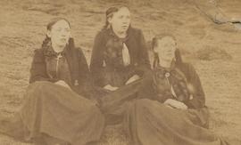 Jósefína (1878) og Guðrún (1873) Lárusdætur Blöndal Kornsá og Guðrún Bened.d. Blöndal (1865) Hvam...