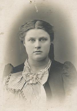 1349-Helga Björnsdóttir (1890-1972) frá Hnausum í Þingi