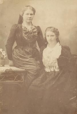 3552-Guðríður (1897-1990)-Sigríður (1892-1976) Björndætur frá Hnausum-systramynd