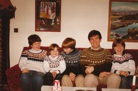 5687g-Björn Búi-Hildur og börn