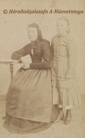 Björg Jónsdóttir (1844-1924) og Halldóra Bjarnadóttir (1873-1981) Hofi Vatnsdal