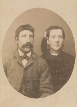 [Jón Halldórsson (1810-1883) og Björg Halldórsdóttir (1817-1877) Höllustöðum] sennilega ekki rétt