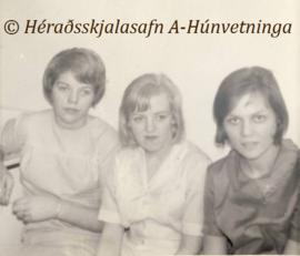 Eygló Hjálmarsdóttir, Dísa á Grund og Ingibjörg. Stst HAH Blönduósi 1966.png
