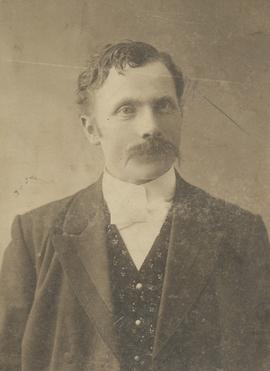 Jón Helgi Jónsson 24. ágúst 1872. Vesturheimi, frá Bæ í Bæjarsveit Borg. myndin er frá 1904