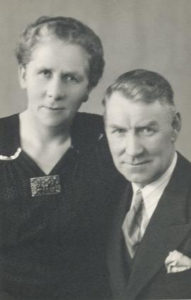 04575-Helga Jónsdóttir (1896-1969) frá Öxl-Páll Magnússon (1894-1984)-Akureyri