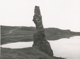 Steinadalsheiði, Gilsfjörður, Kerlingin í Drangavík