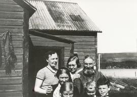04948-Brynh Magnúsd (1904-1980)-Sólv Andrésd (1862-1959)-Ingibj Vilhjálmsd (1903-1969)-Þórður Jóh...