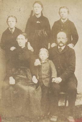 Anna Friðriksdóttir (1841-1920) og Steingrímur Jónatansson (1854-1926), Magnús (1881-1951), Friðr...