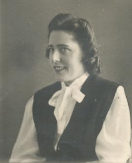 14061c-Viktoría M. Daníelsdóttir (1919-2007)