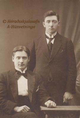 Magnús Sigurður (1894-85) bókbindari Rvk og Ásgeir Lárus (1894-74) Jónssynir frá Þingeyrum