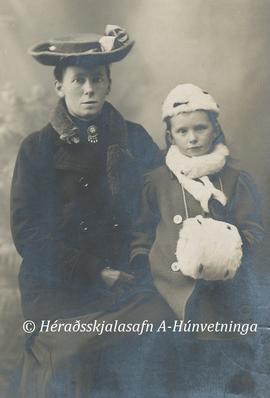 1400-Þuríður Lange Jakobsdóttir (1872-1961)-Thyra Ingibjörg Loftsson (1901-1970) tannlæknir Rvk