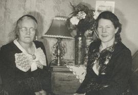 3033-Sigurbjörg Jónasdóttir (1895-1991) Stóru-Giljá-Ingibjörg Guðrún Sigurðardóttir (1905-2003) B...