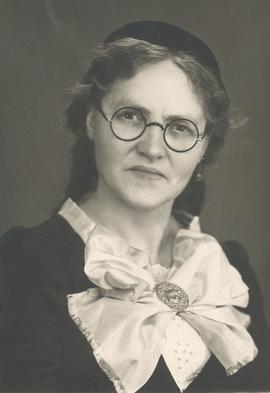04496-(Sigríður Nahemia Sigurðardóttir (1889-1975)) Sandi Snæf-(á bakhlið stendur Ingveldur Sigmu...