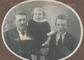Björn Árnason (1870-1932), Elín Filippusdóttir (1907-1981) og Þórarinn Björnsson (1903-1967) Syðr...