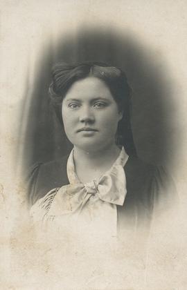 3234-Anna Pétursdóttir (1890-1958)-frá Tjörn í Nesjum-systir 3235-móðir 3272