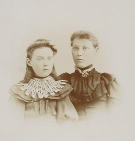 Björg Jósefsdóttir (11.11.1869) og Steinunn Jósefsdóttir (8.12.1884) Winnipeg, frá Finnsstöðum Sk...