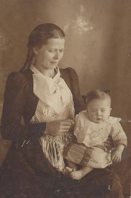 3593-Kristín Friðriksdóttir (1878-1968)-Anna G Steinsdóttir (1905-33) Vestmannaeyjum