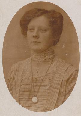 04445-Guðrún Hinriksdóttir (1890)-frá Tindum